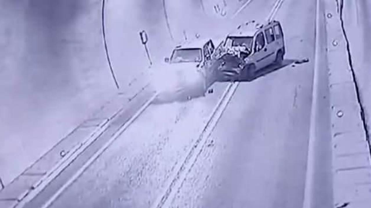 Artvin'de 7 kişinin yaralandığı tünel kazası kamerada