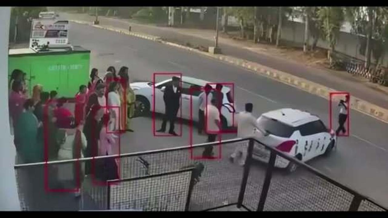 Hindistan'da düğün fotoğrafçısının feci ölümü! Metrelerce havaya uçtu