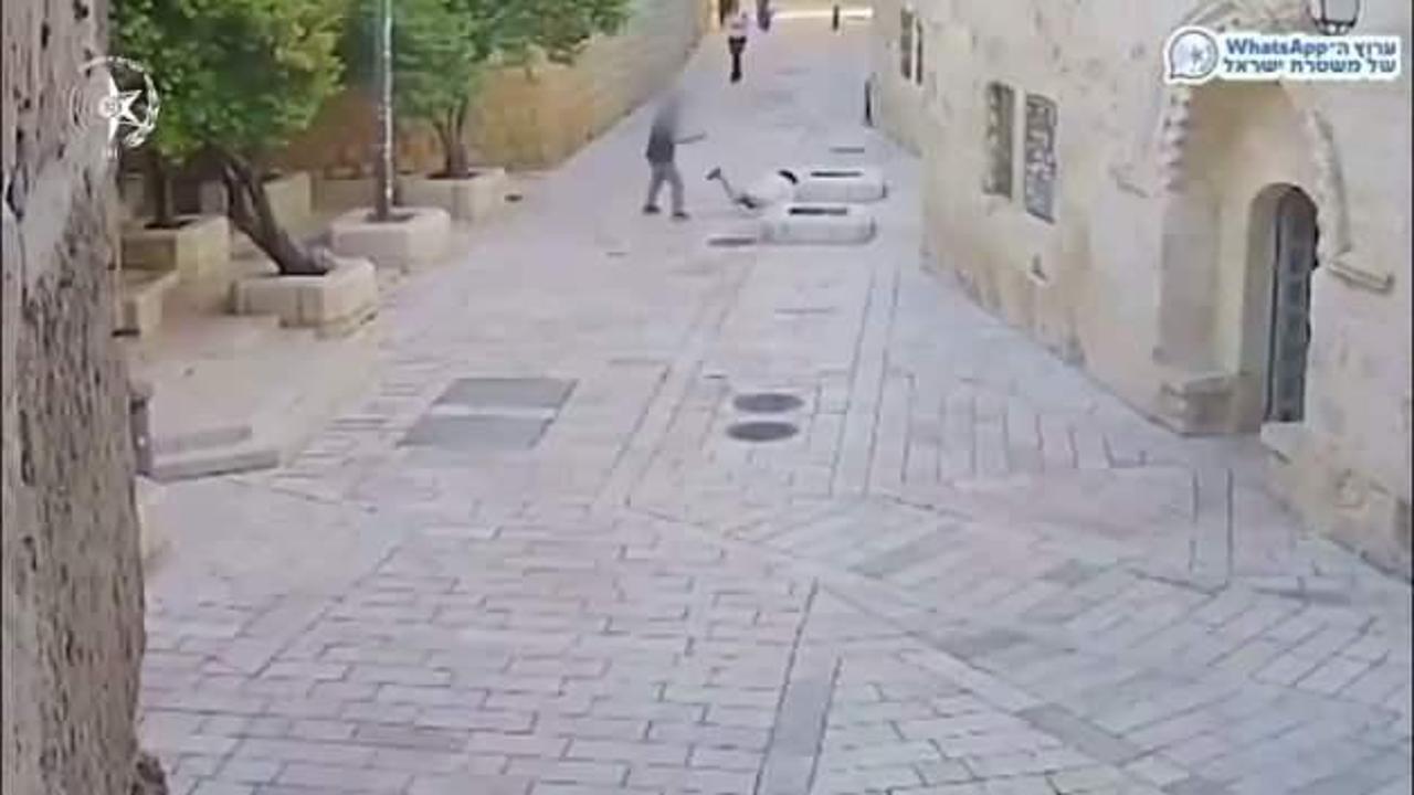 Yahudi fanatik Fransız katolik kadını sokakta saldırdı