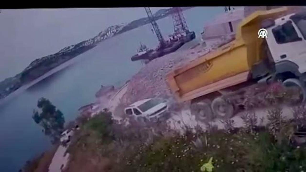 Bodrum'da denize düşen hafriyat kamyonu az kalsın daha büyük faciaya neden oluyordu
