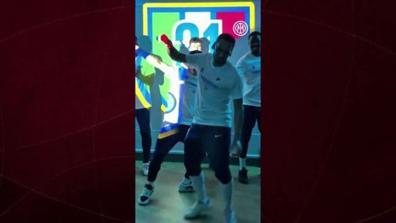 Kaptan Hakan Çalhanoğlu'nun moonwalk dansı viral oldu