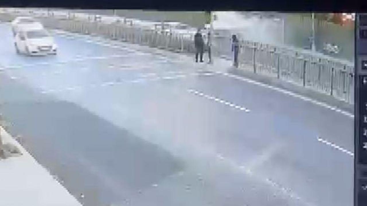 Küçükçekmece’de kahreden kaza kamerada! Durakta be…