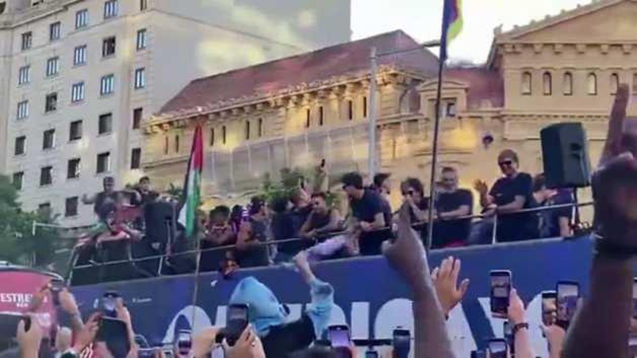Lamine Yamal şampiyonluk kutlamalarında Filistin bayrağı açtı