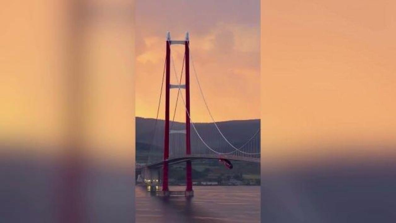 Çanakkale Köprüsü sarı kırmızılı renklerle aydınlatıldı