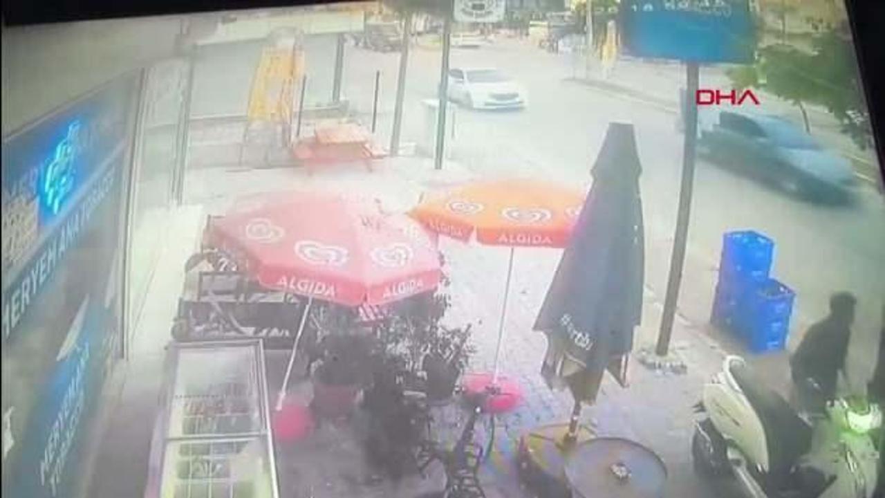 Adana'da traktörden kopan römork kaldırımdakileri biçti!