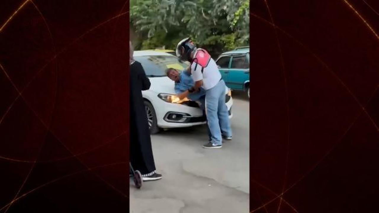 Antalya'da yaÅlı adamın kafasını kaputa vura vura dövdü, millet ise izlemekle yetindi!