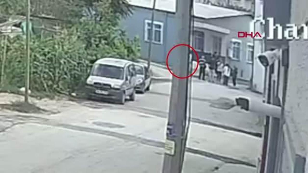 Bursa'da sokakta tartıÅtıÄı kiracısını tüfekle öldürdü; o anlar kamerada