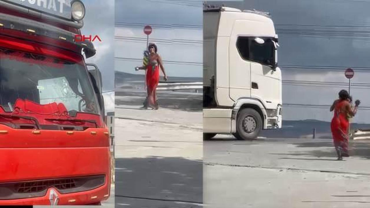 Hadımköy'de yoldan geçen araçlara taÅ atan kadın trafiÄi altüst etti