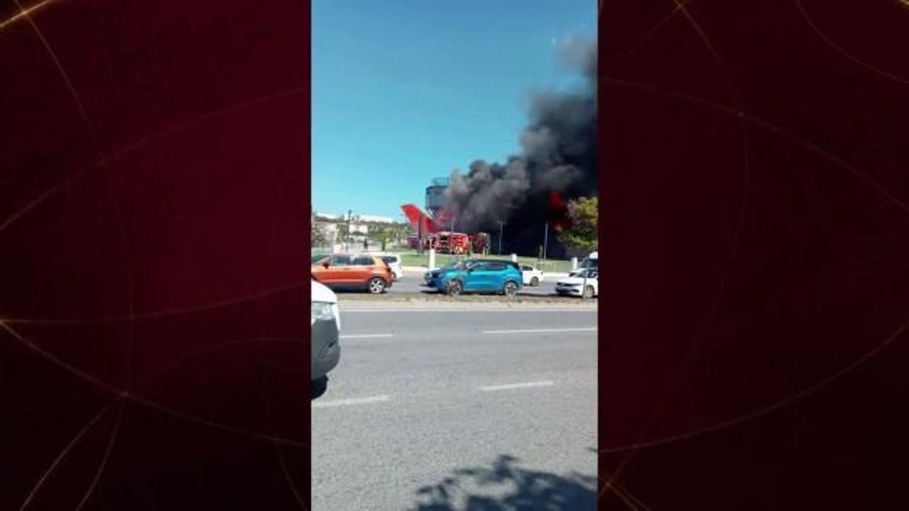 Kocaeli'de bilim merkezi olan uçak alevlere teslim oldu