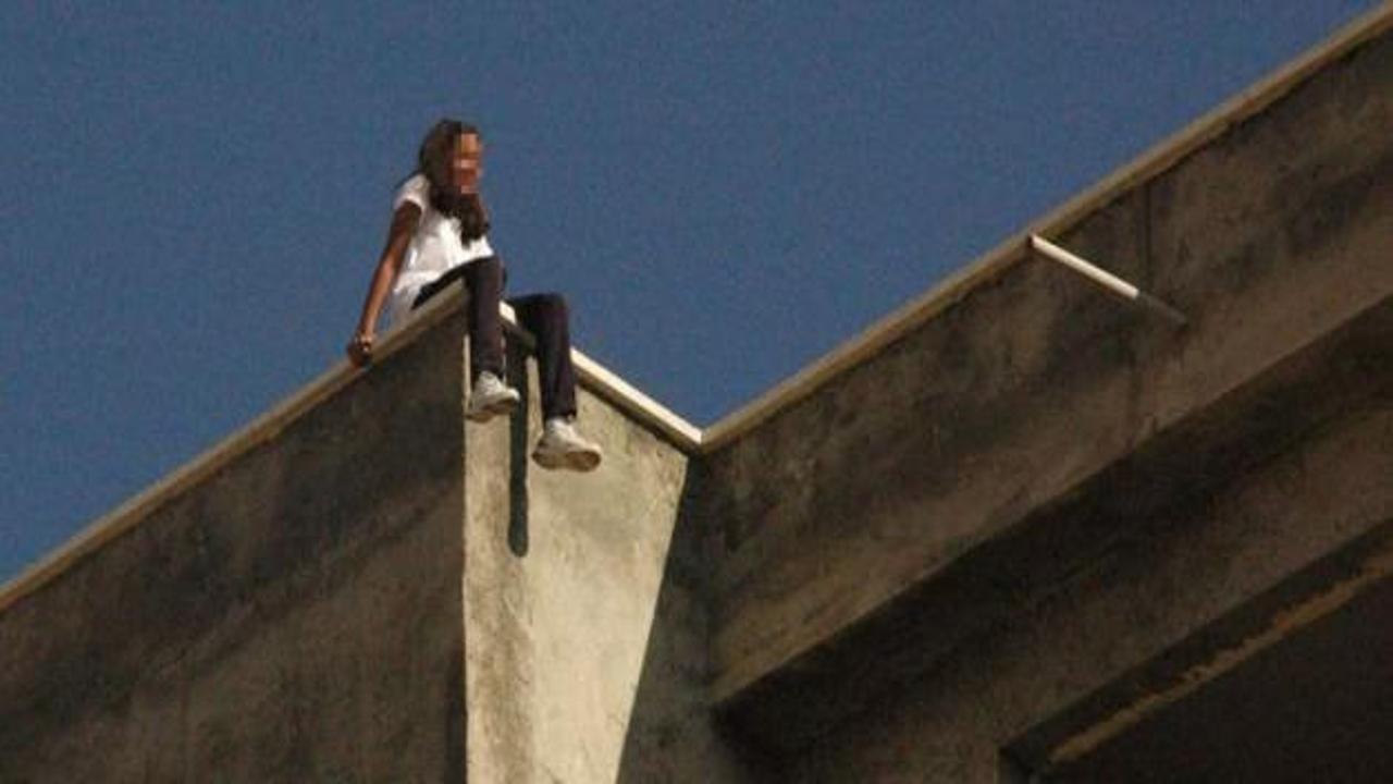 15 yaşındaki kız, 8 katlı binanın tepesine çıktı!