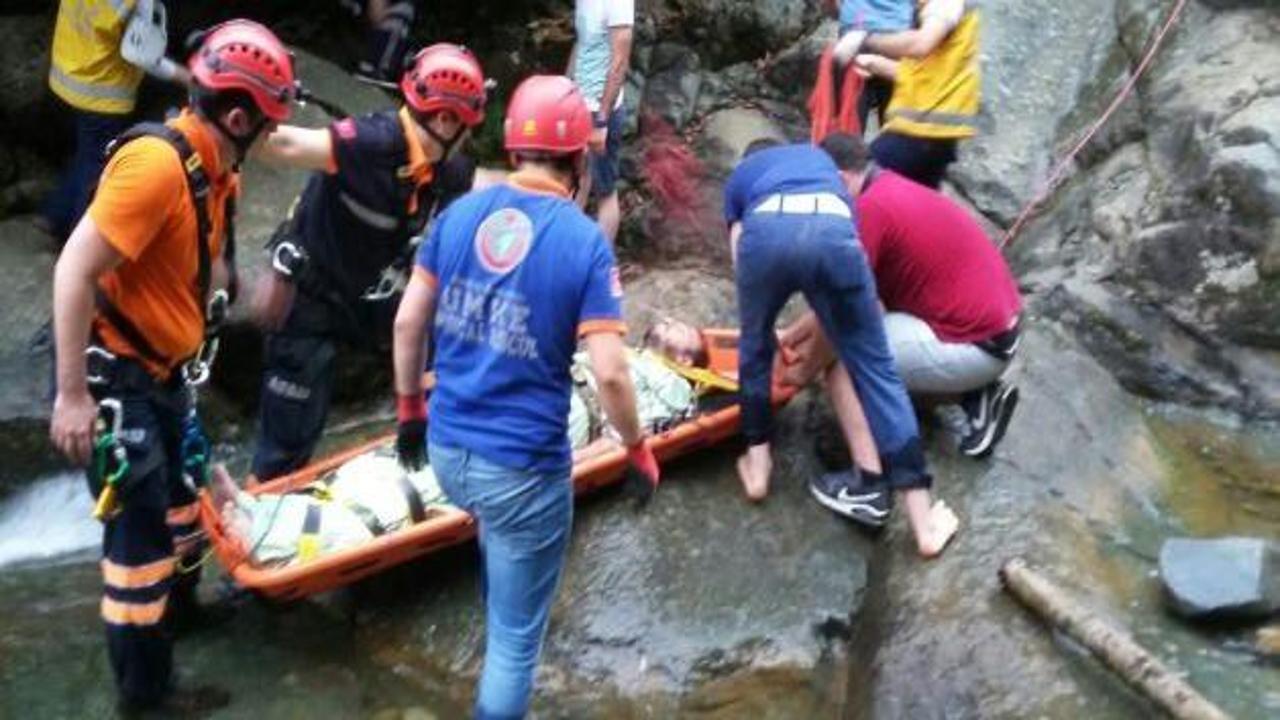 Rize'de şelaleden kayalıklara düşen kişi kurtarıldı