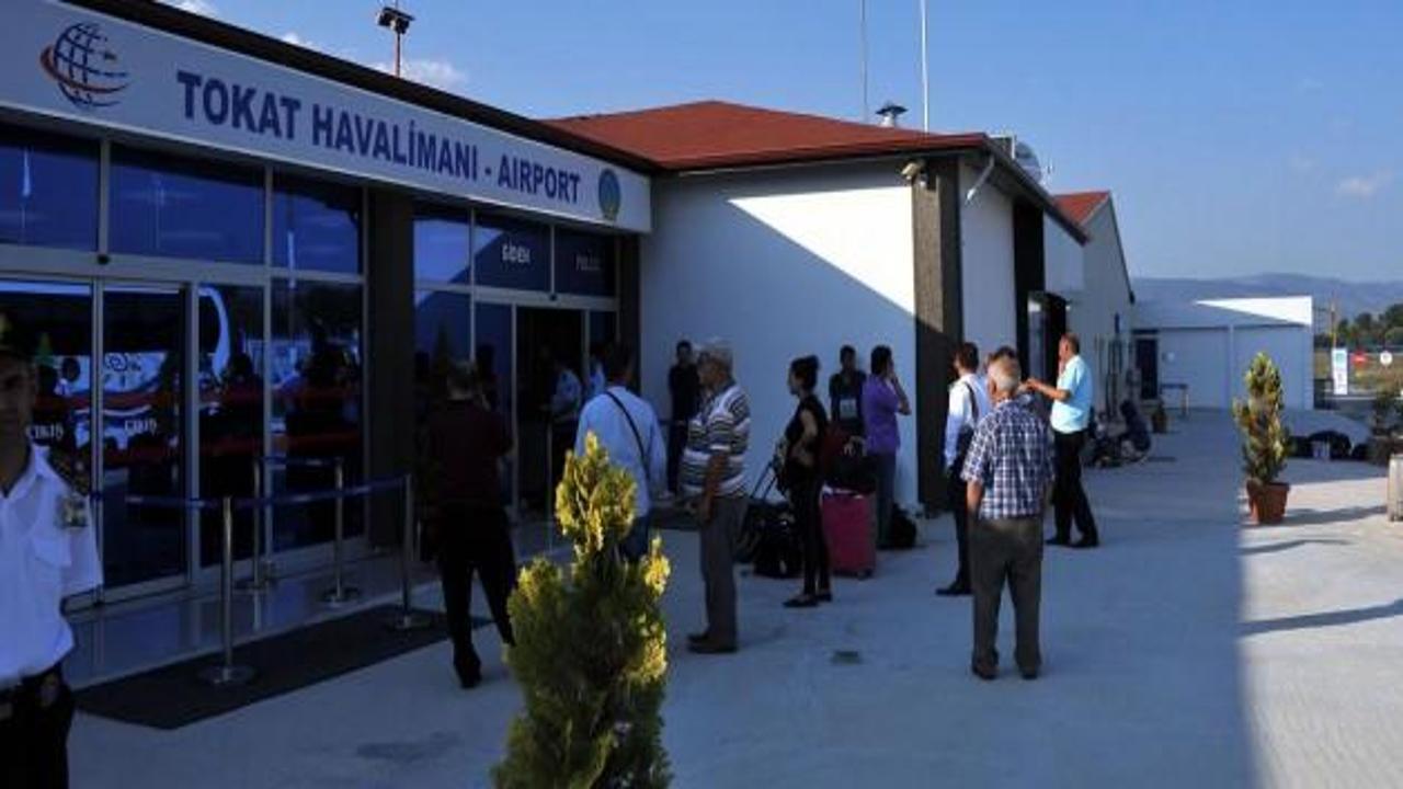 Tokat'ta yolcu uçağı pistte arızalanınca seferler iptal edildi