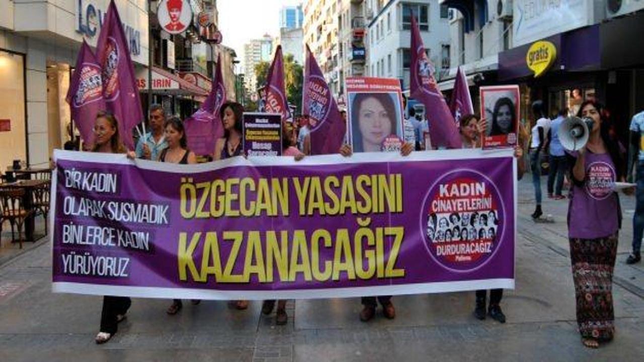 İzmir'de kadın cinayetlerine tepki