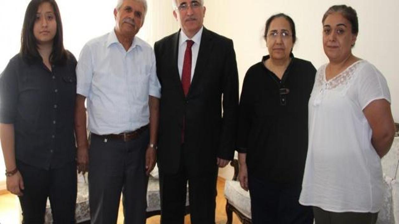 Vali Tuna, Gazi Binbaşı Demiral'ın ailesini ziyaret etti