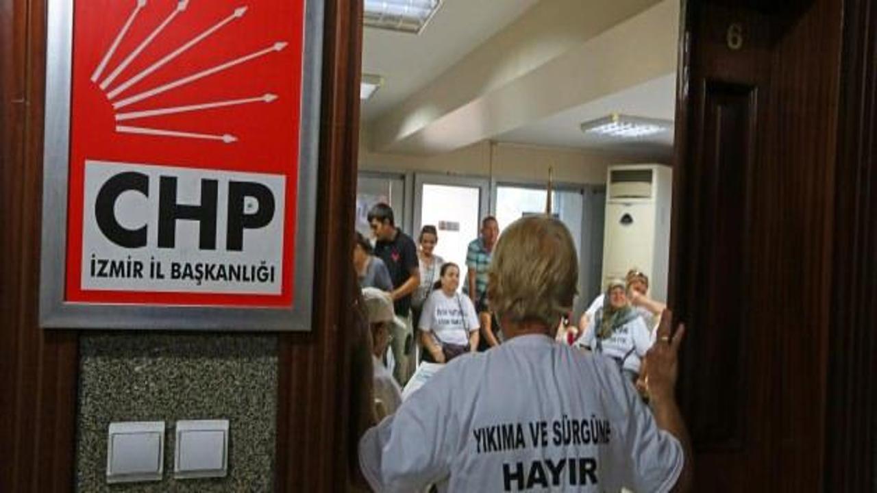 Balıklıova sakinlerinin CHP İzmir İl Başkanlığını işgal etmesi
