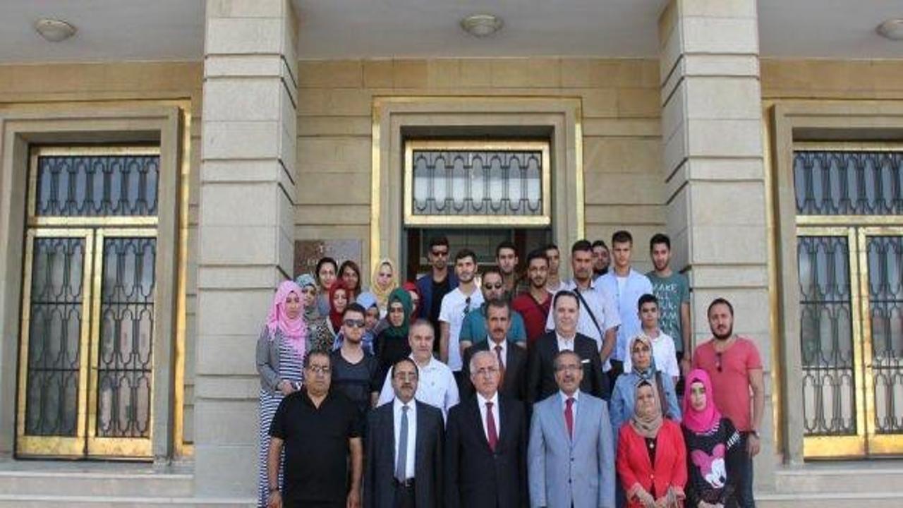 Iraklı öğrenciler Vali Tuna'yı ziyaret etti
