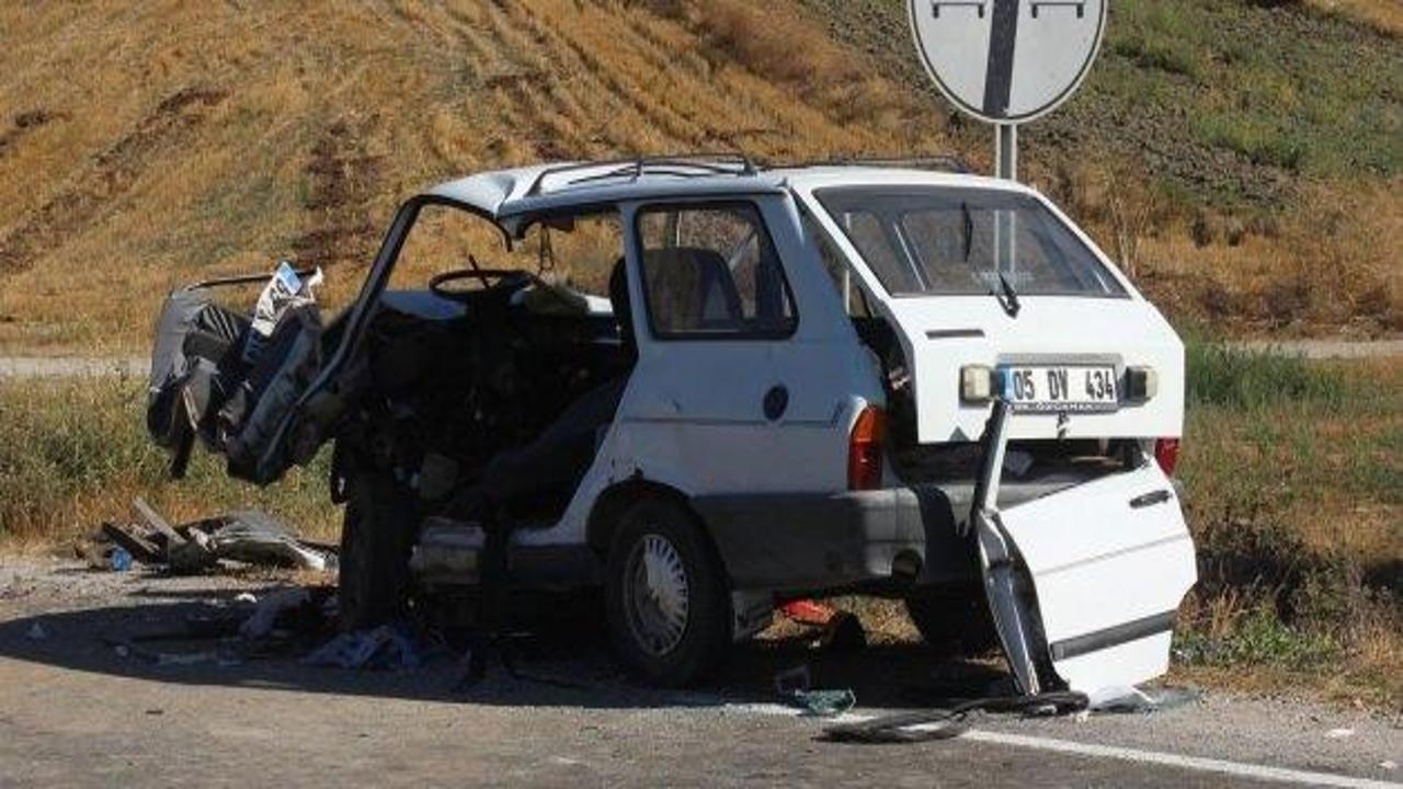 Samsun'da iki otomobil çarpıştı: 2 ölü, 5 yaralı