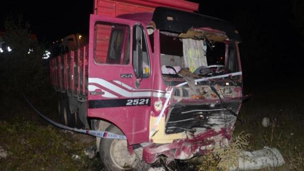 Kastamonu'da kamyon ile otomobil çarpıştı: 6 ölü, 1 yaralı