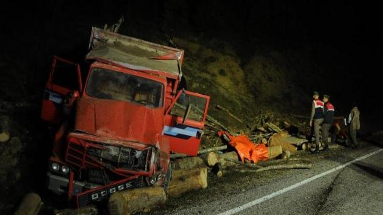 Bartın'da kamyon devrildi: 2 ölü, 4 yaralı