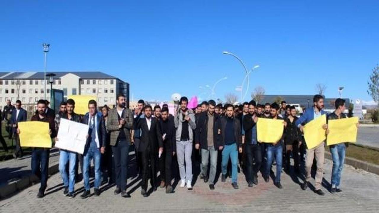 AİÇÜ öğrencilerinden "formasyon" protestosu