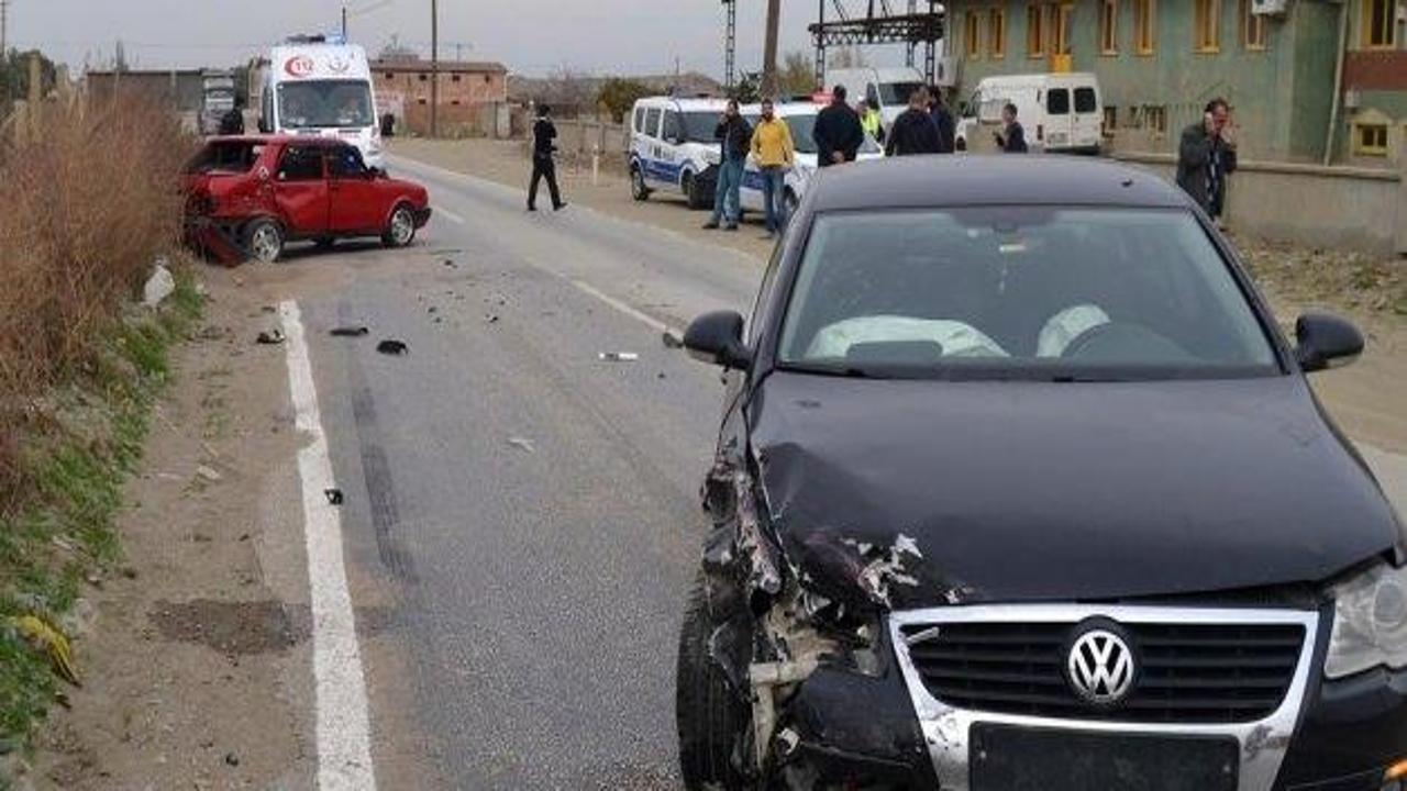 Manisa'da trafik kazası: 3 yaralı