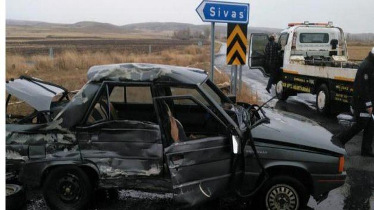 Sivas'ta tır ile otomobil çarpıştı: 1 ölü, 1 yaralı