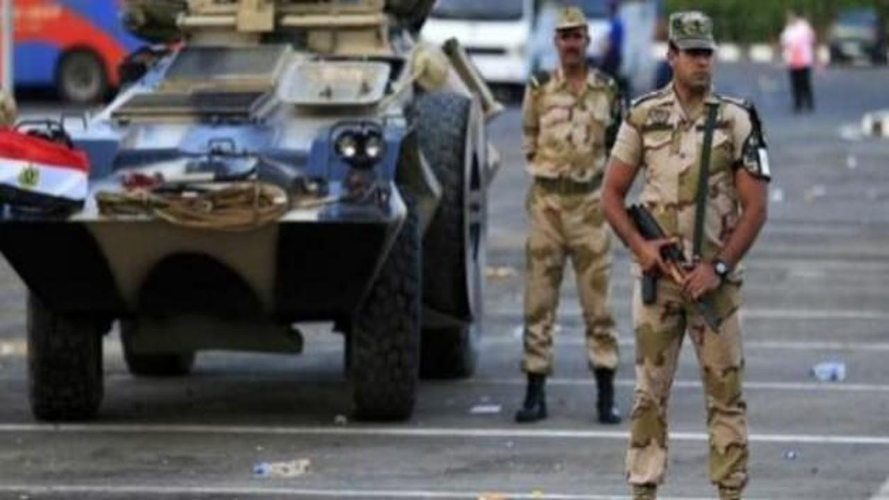 Mısır'da askere bombalı saldırı