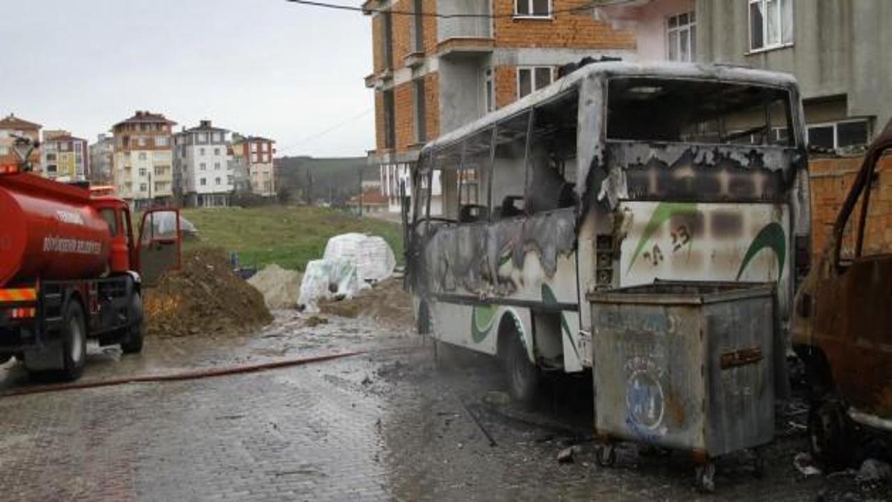 Çerkizköy'de araç yangını