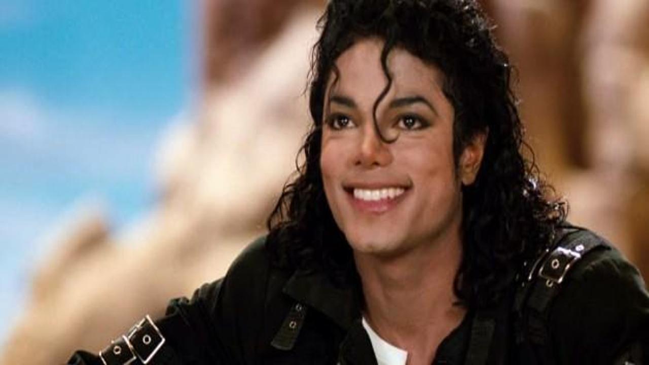 Michael Jackson neden beyaz çorap giyerdi