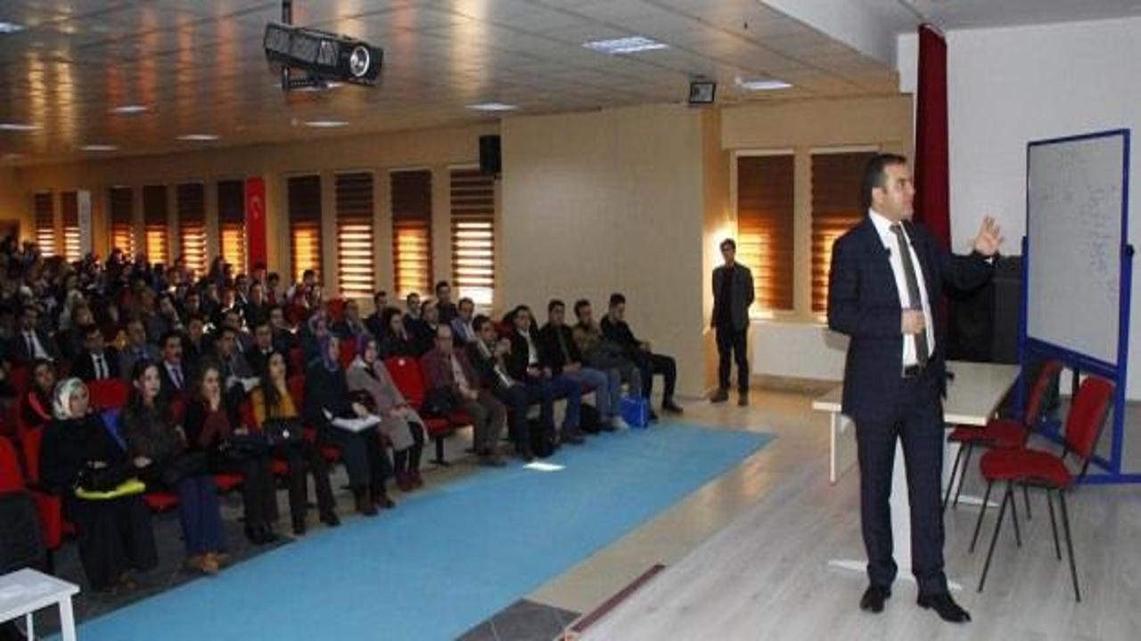 Erciş'te aday öğretmenlere seminer