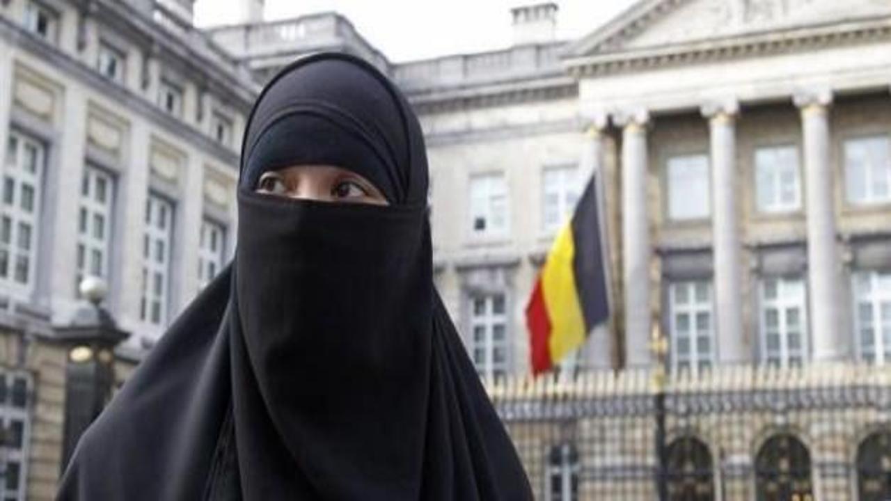 Peçesini açmayan Müslüman kadına 18 ay hapis