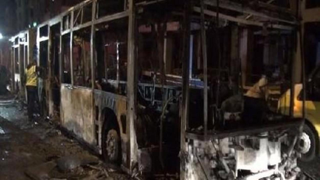 Gazi Mahallesi'nde belediye otobüsü yakıldı