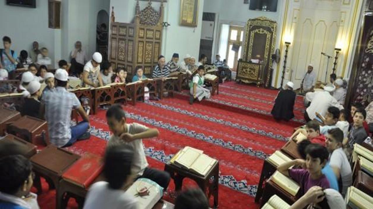 İstanbul'daki 14 camide 2 bin Suriyeli eğitiliyor