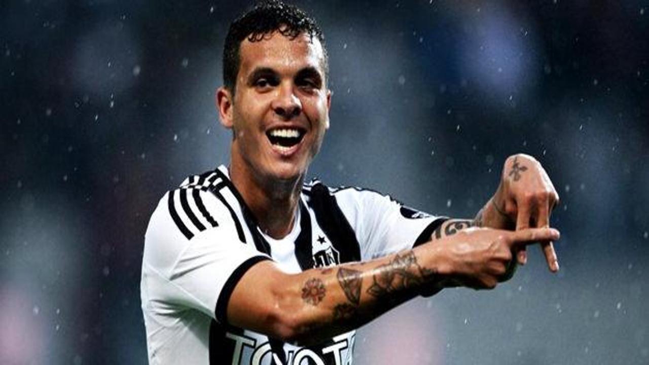 Beşiktaş'ta ilk ayrılık! Cuma günü imzalıyor