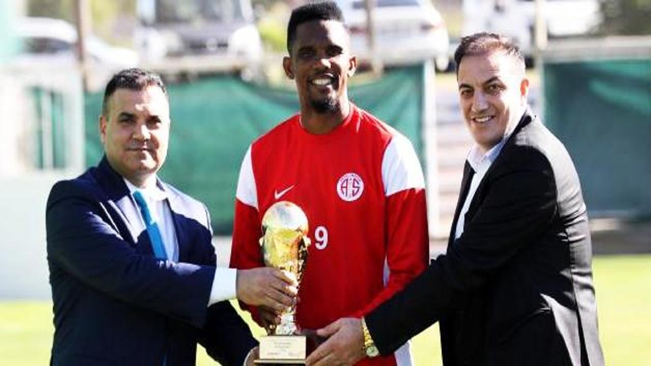 Samuel Eto'o'ya özel ödül!