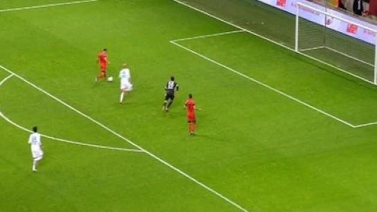 Umut Bulut &ouml;yle bir gol ka&ccedil;ırdı ki...