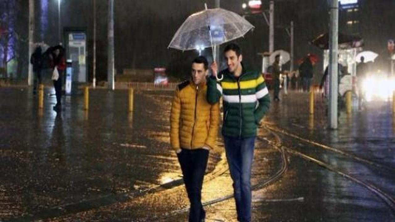 İstanbul'da sağanak yağış etkili oluyor