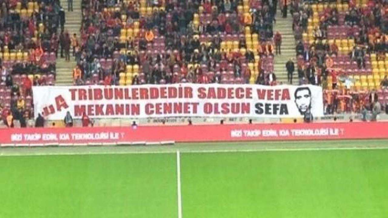 G.Saraylı taraftarlar Sefa Kaya'yı unutmadı