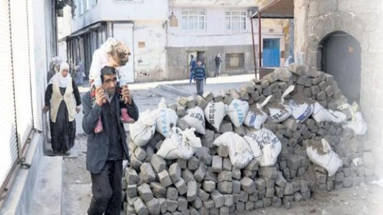 HDP çocukların hayallerini hendeğe gömüyor