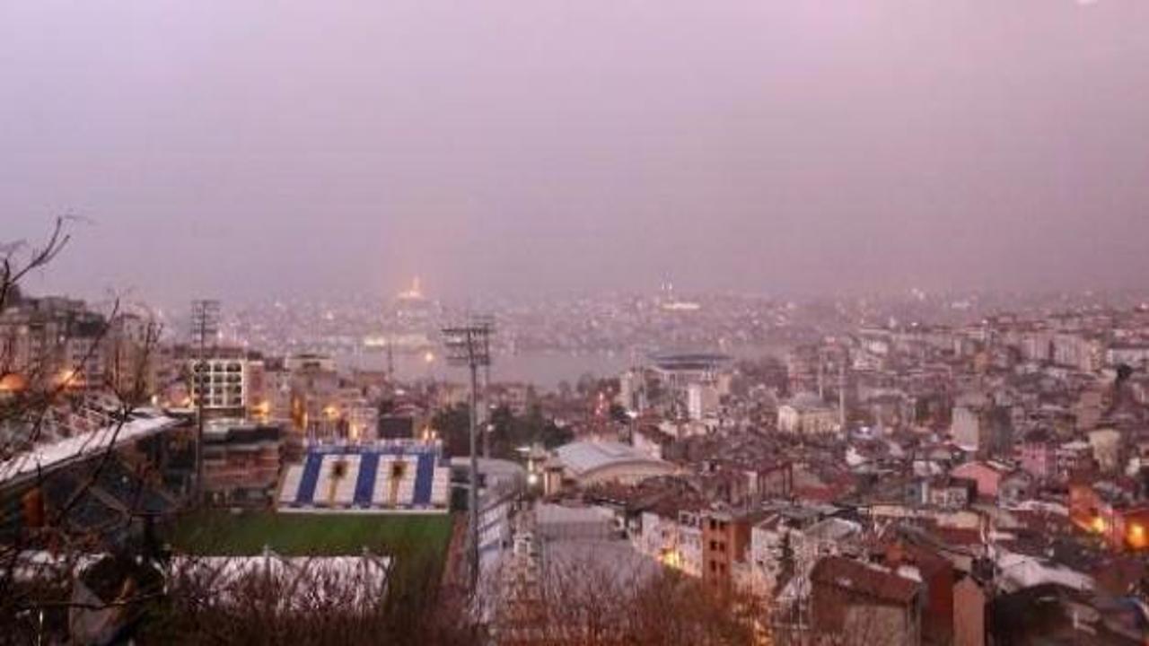 İstanbul'da geceyi şimşekler aydınlattı