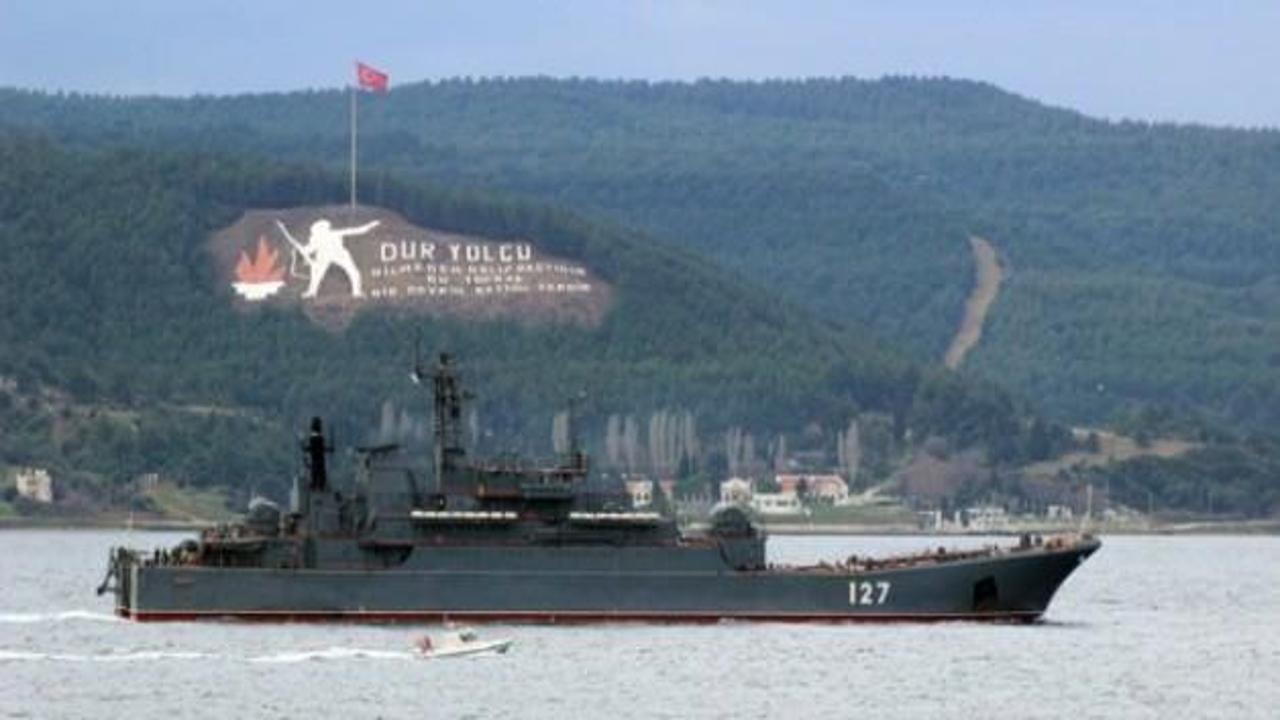 Rus savaş gemisi Boğaz&rsquo;dan ge&ccedil;ti