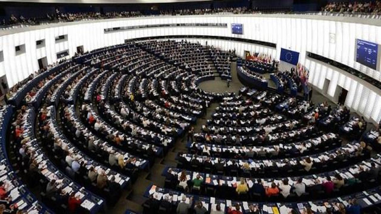 Avrupa Parlamentosu'nda başörtüsü yasağı!