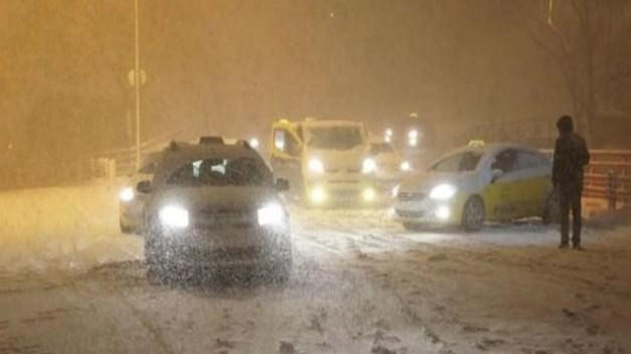 İstanbul'da kar yağışı etkisini arttırdı