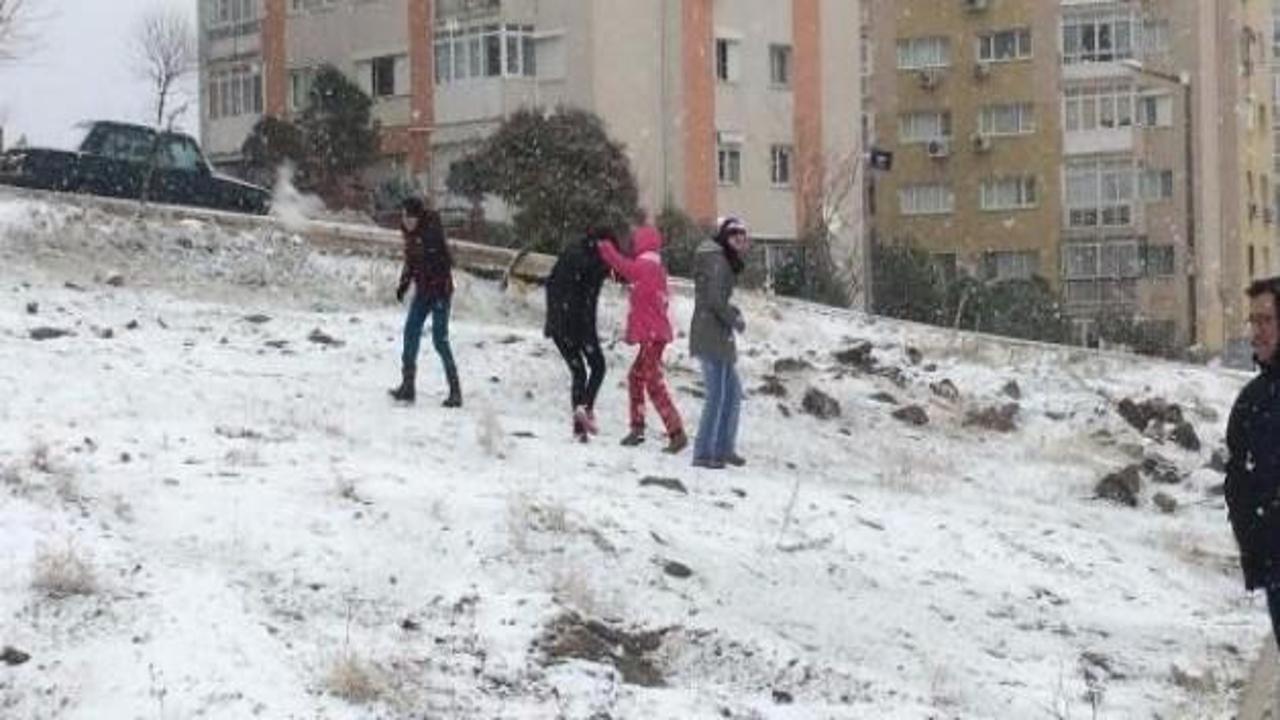 İzmir'de kar sürprizi!