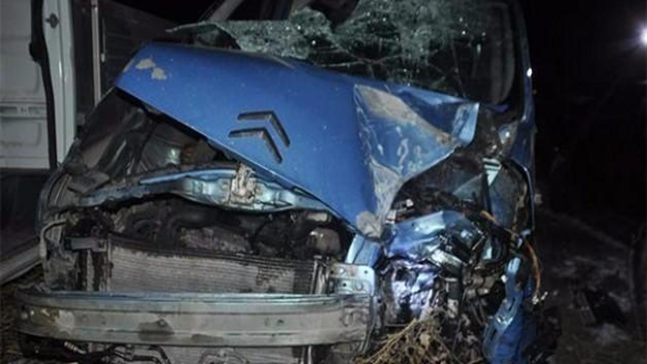 Uşak'ta trafik kazası; 1 ölü, 1 yaralı
