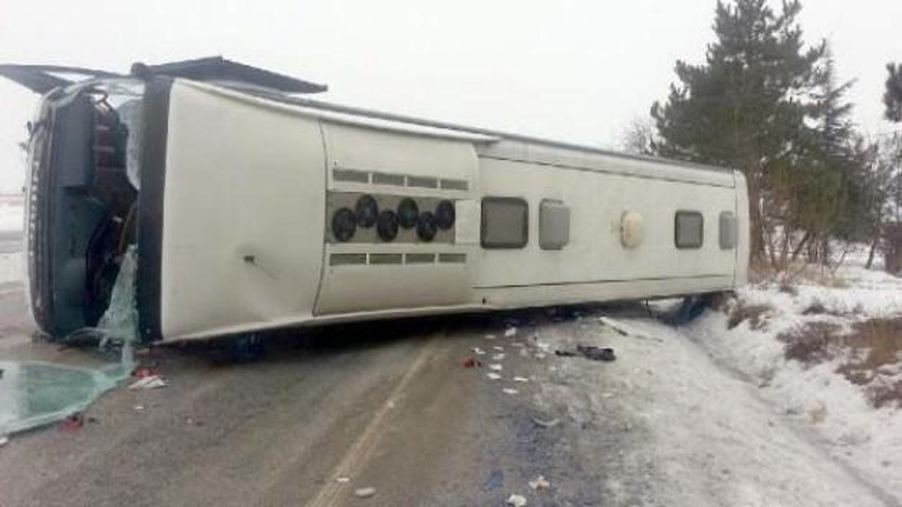 Ankara'da yolcu otobüsü devrildi: 15 yaralı