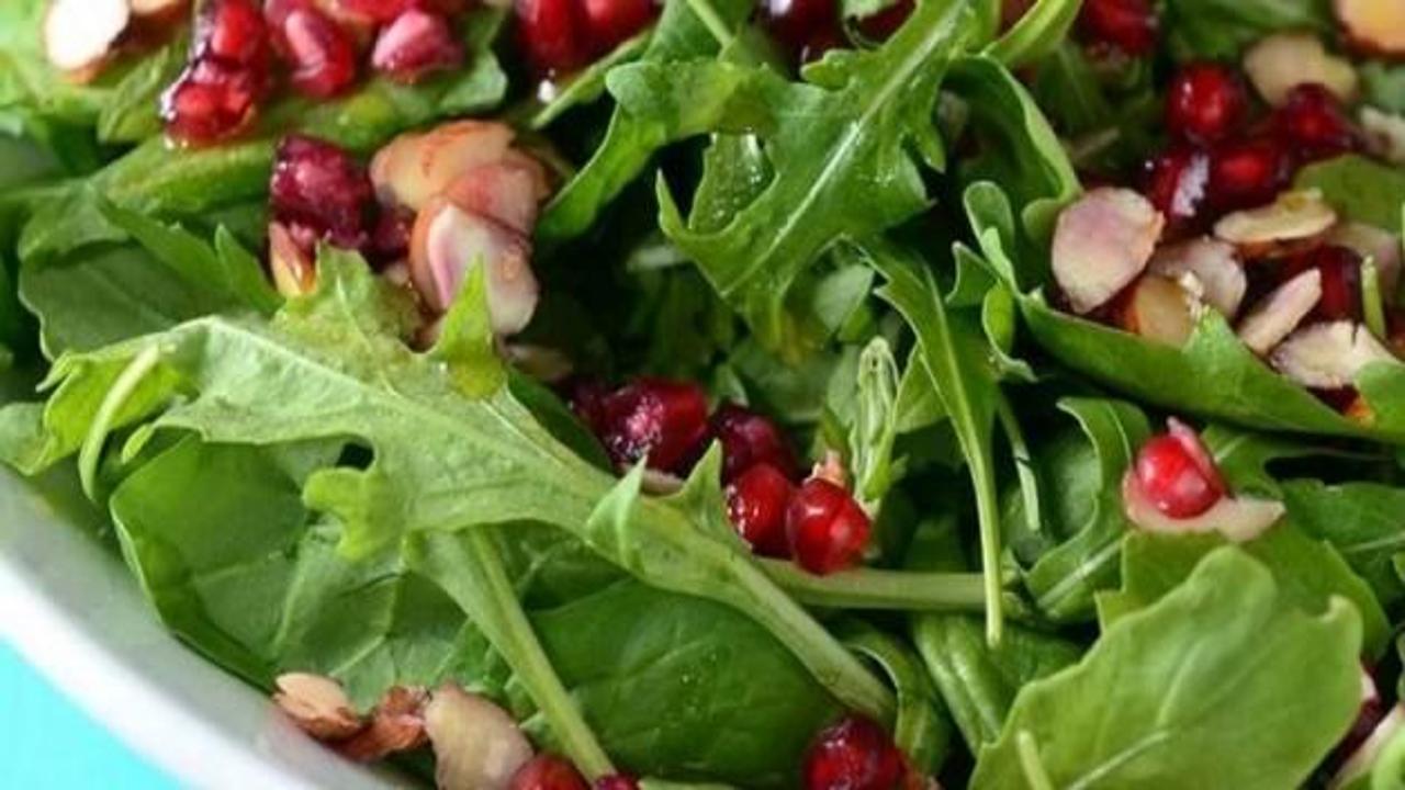 Narlı Ispanak Salatası tarifi