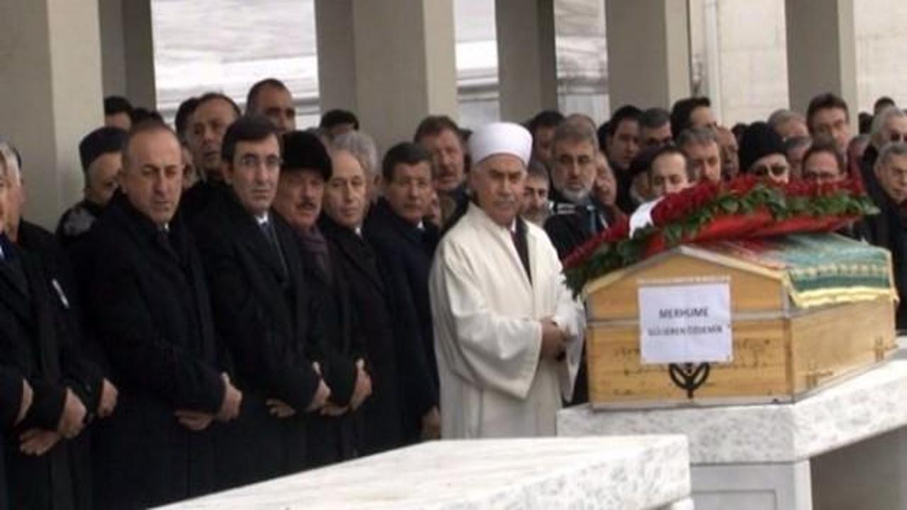 Nihat &Ouml;zdemir eşine veda etti