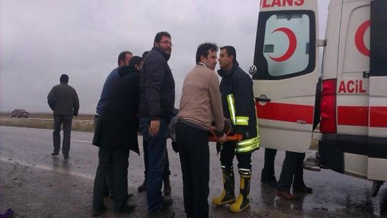 Konya'da Suriyelileri taşıyan minibüs devrildi