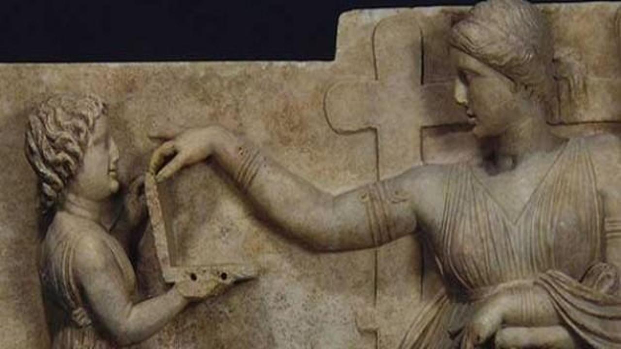 Antik Yunan heykelinde 'laptop' tartışması